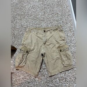 ✨Men’s AEO Khaki Shorts✨